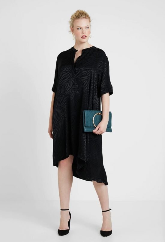 czarna sukienka na wesele plus size midi