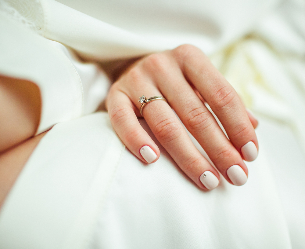 naturalny manicure ślubny - zdjęcie 2