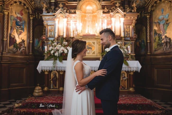 para młoda ślub kościelny nauki przedmałżeńskie