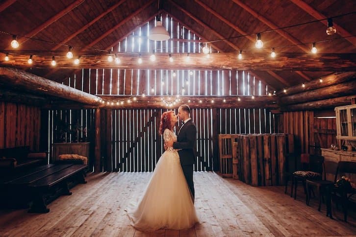 zdjęcia ślubne stodoła