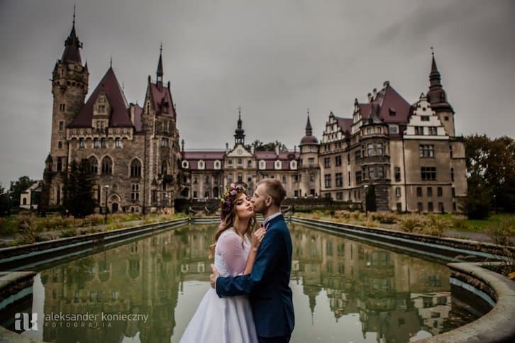 sesja ślubna zamek w Mosznej 