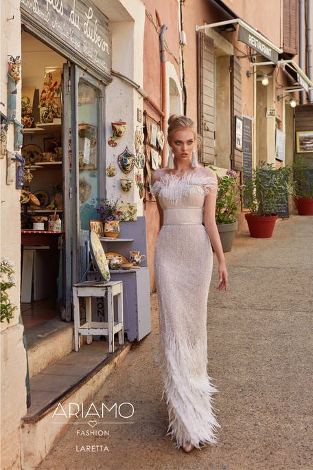 Suknie ślubne zdobione piórami 2020